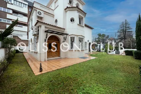 Chalet de 5 dormitorios con terraza en Nueva España, Chamartín