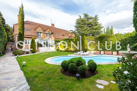 Chalet de 6 dormitorios con terraza en Centro