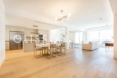 Recently renovated 4-bed penthouse with terrace in Lista, Salamanca