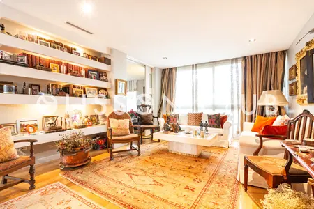 Luxurious 4-bed penthouse with terrace in Nueva España, Chamartín