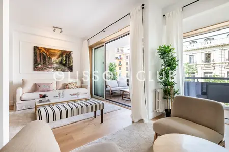 Stylish 3-bed penthouse with terrace in Almagro, Chamberí