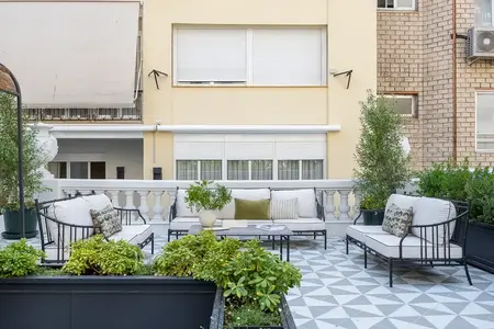 Classic 3-bed apartment with terrace in Recoletos, Salamanca