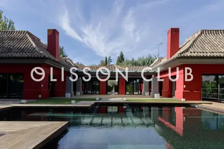 Luxurious 6-bed villa with private pool in La Moraleja