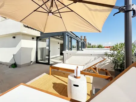 Ático de 3 dormitorios con terraza en Trafalgar, Chamberí