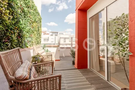 Renovated 3-bed penthouse with terrace in Goya, Salamanca