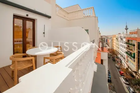 Renovated 2-bed penthouse with terrace in Goya, Salamanca
