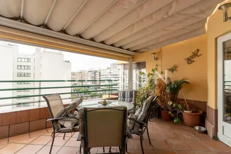 Ático de 4 dormitorios con terraza en Ríos Rosas, Chamberí