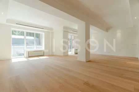 Piso reformado de 3 dormitorios con terraza en Recoletos, Salamanca