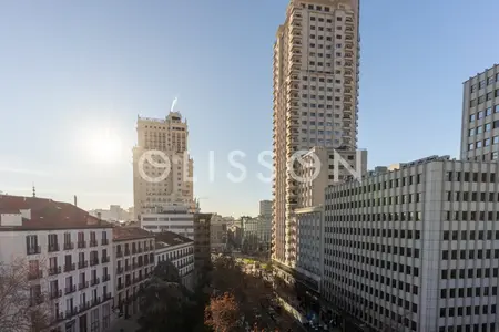 Classic 3-bed apartment with terrace in Malasana, Centro