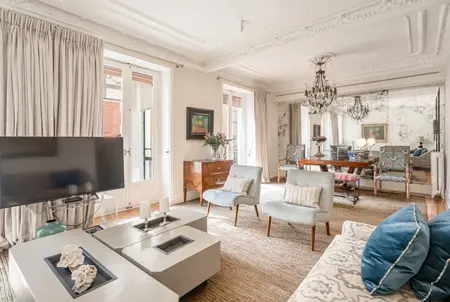 Bright 4-bed apartment with terrace in Castellana, Salamanca