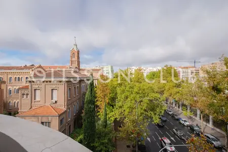 Piso de 5 dormitorios con terraza en Almagro, Chamberí