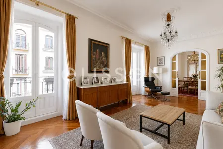 Clásico piso de 6 dormitorios con terraza en Castellana, Salamanca