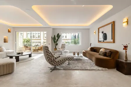 Amplio ático de 4 dormitorios con terraza en Castellana, Salamanca