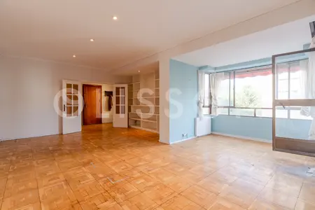 Piso con espectacular terraza de 100 m², piscina, garaje y trastero en finca privada en Hispanoamérica