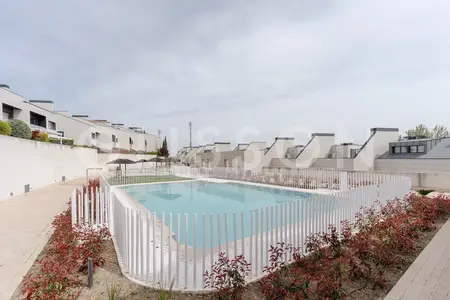 Modern 4-bed townhouse with terrace in La Moraleja