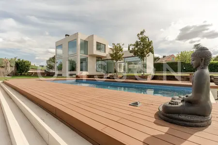 6-bed villa with terrace in La Moraleja