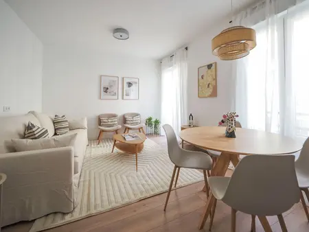 Amplio piso de 3 dormitorios con terraza en Arapiles, Chamberí