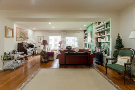 Exclusiva vivienda en Edificio princesa del importante arquitecto Fernando Higueras