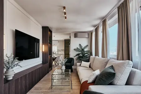 Reformed 3-bed penthouse with terrace in Lista, Salamanca