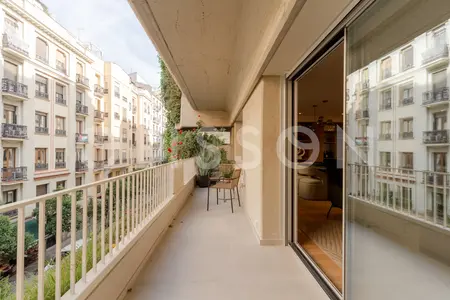 3-bed penthouse with terrace in Malasana, Centro