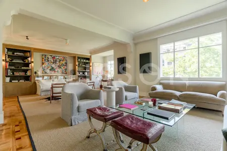 Classic 5-bed apartment in classic building in Almagro, Chamberí