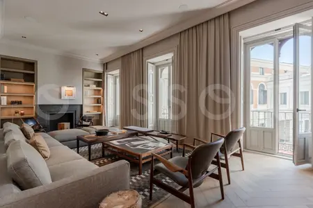 3-bed penthouse with terrace in Huertas, Centro