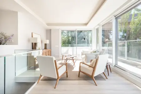 Magnífico dúplex con terraza a estrenar en urbanización con piscina