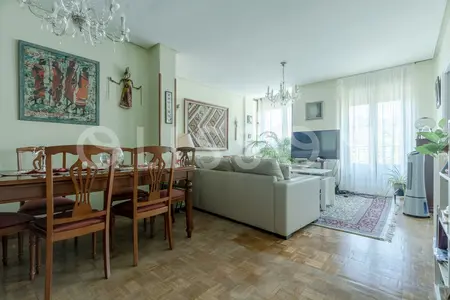 High ceilings 4-bed apartment with terrace in Goya, Salamanca