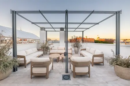 Spacious 3-bed penthouse with terrace in Huertas, Centro