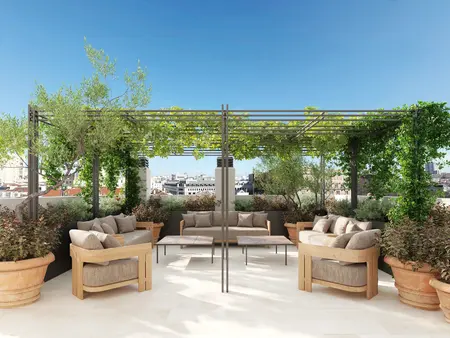 3-bed penthouse with terrace in Huertas, Centro