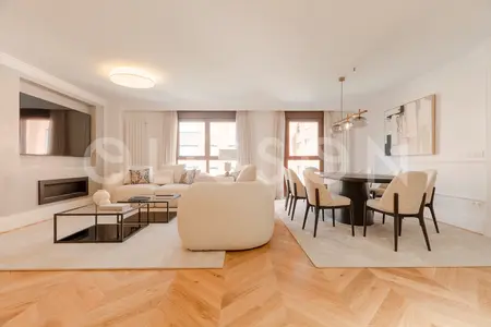 Elegant 3-bed apartment with terrace in Recoletos, Salamanca
