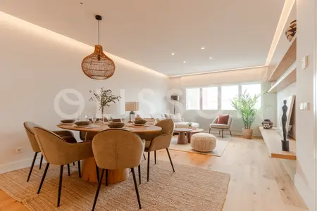 Magnífico piso renovado listo para vivir con plaza de garaje en finca