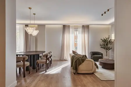 Spacious 5-bed apartment with terrace in Goya, Salamanca