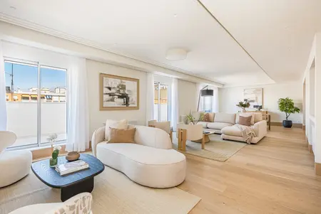 4-bed penthouse with terrace in Goya, Salamanca
