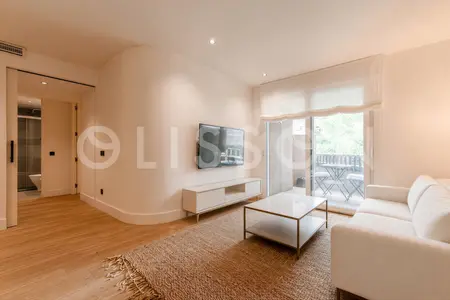 Modern 2-bed penthouse with terrace in Nueva España, Chamartín