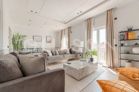 4-bed classic building apartment with terrace in Almagro, Chamberí