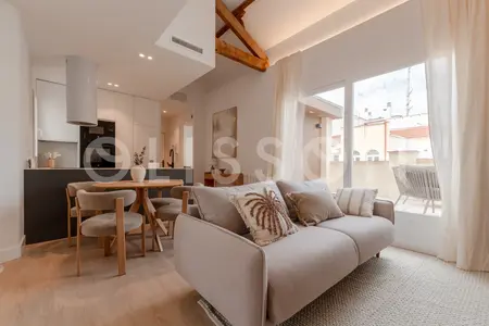 Renovated 2-bed penthouse with terrace in Ibiza, Retiro