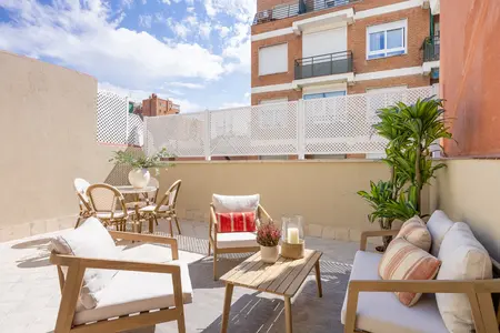 Ático de 2 dormitorios con terraza en Almagro, Chamberí